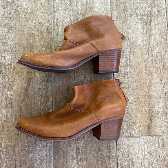 TOMS Leila Ankle Boot - Picture 3 of 8